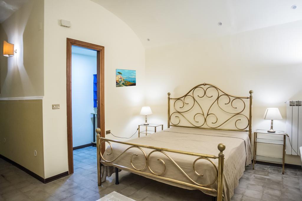 Casa Vacanze Amedeo Nápoles Exterior foto